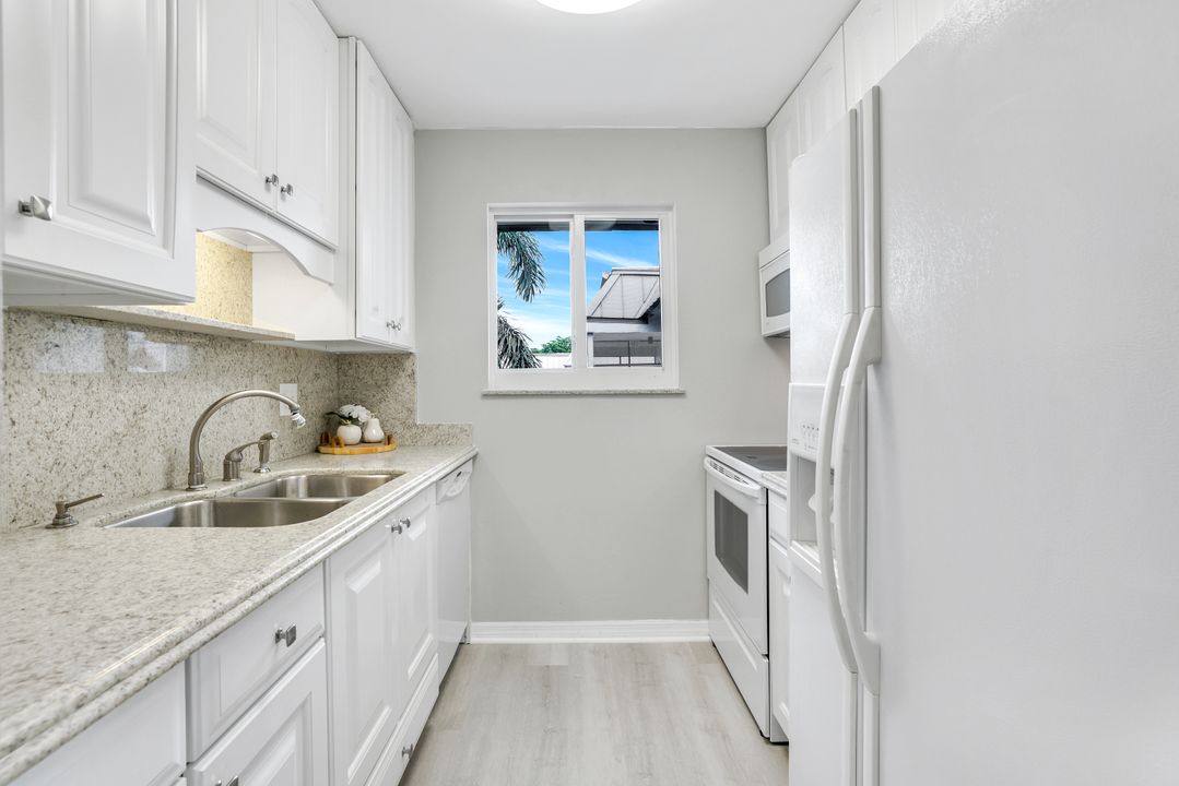 766 Central Ave #313, Naples, FL 34102