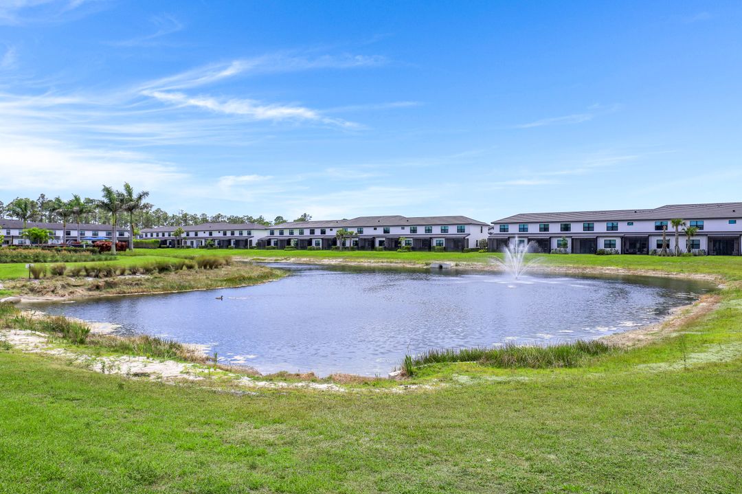 7473 Rockefeller Dr, Naples, FL 34119