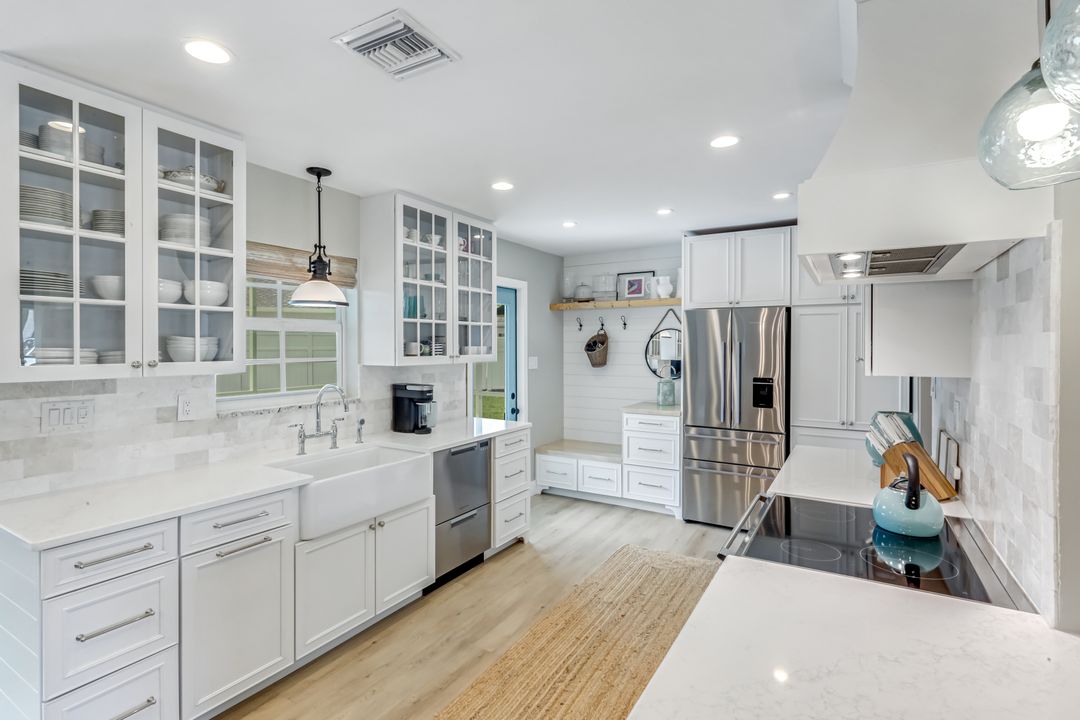 1086 N Town and River Dr, Fort Myers, FL 33919