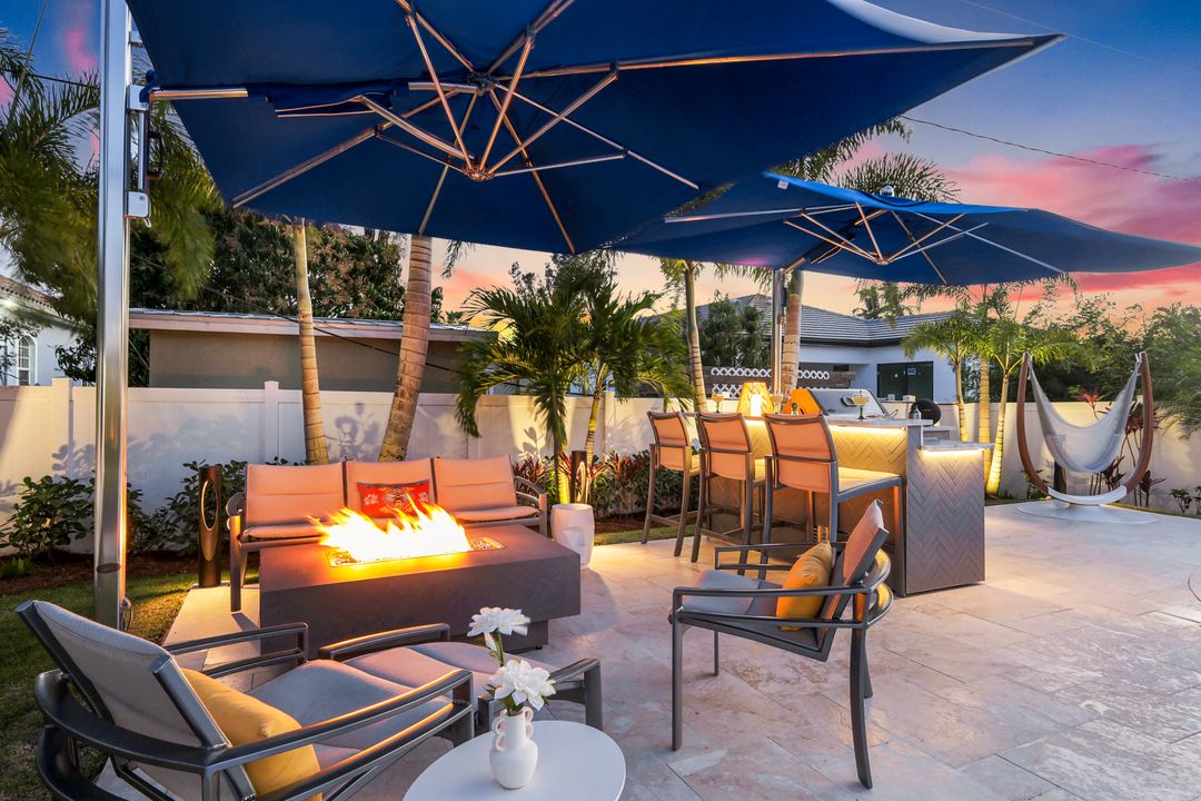 558 98th Ave N, Naples, FL 34108