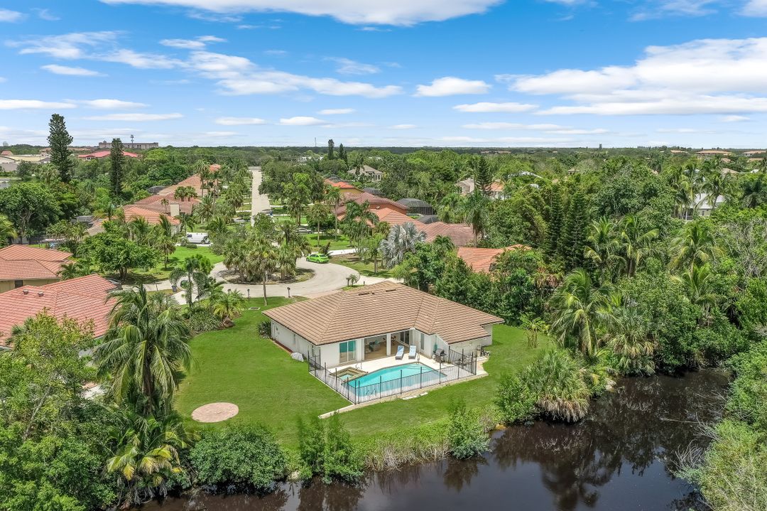 27164 Edenbridge Ct, Bonita Springs, FL 34135