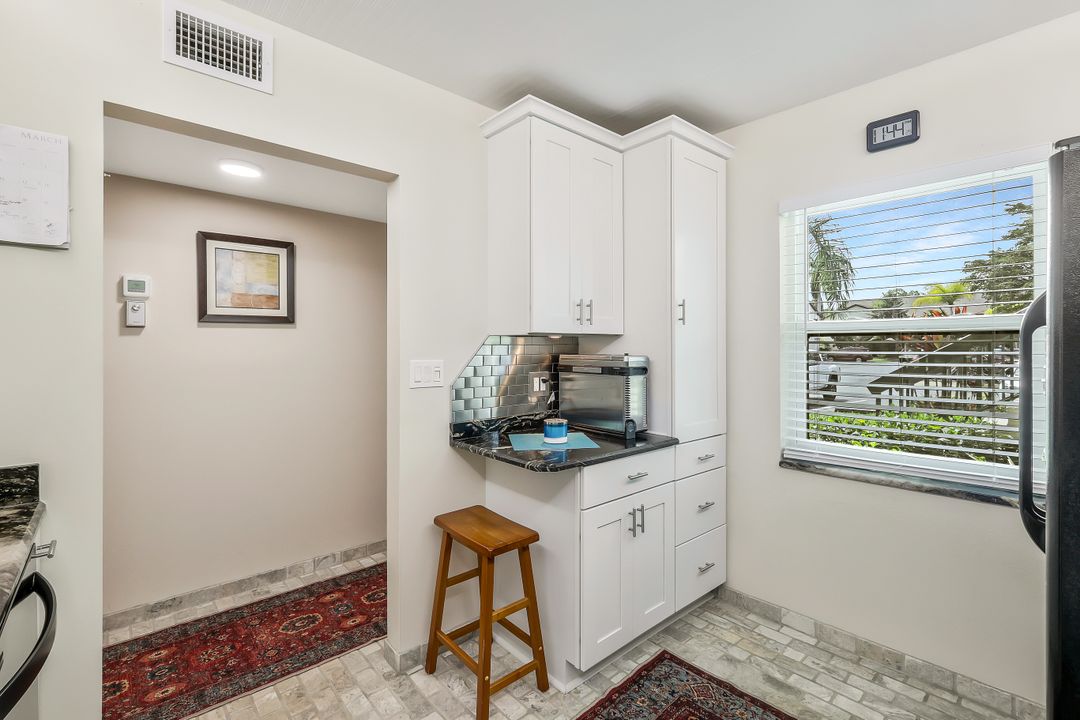 9290 Lake Park Dr #104, Fort Myers, FL 33919