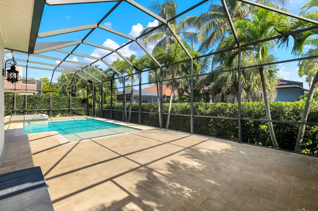 8748 S Lake Cir, Fort Myers, FL 33908