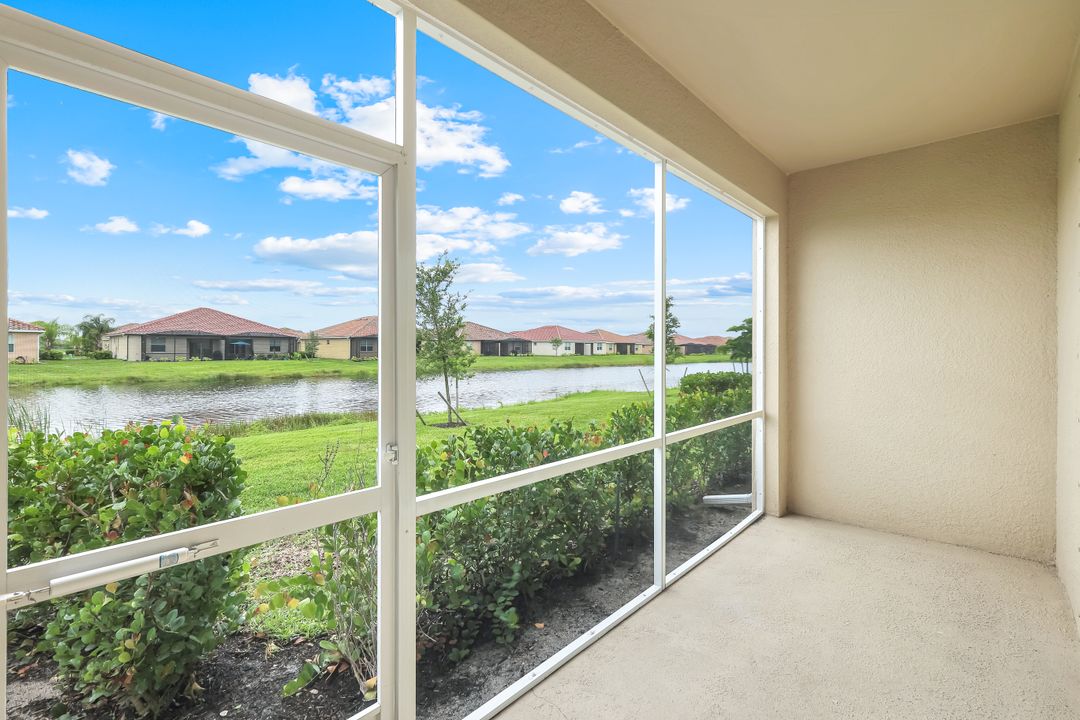 2858 Blossom Wy, Naples, FL 34120