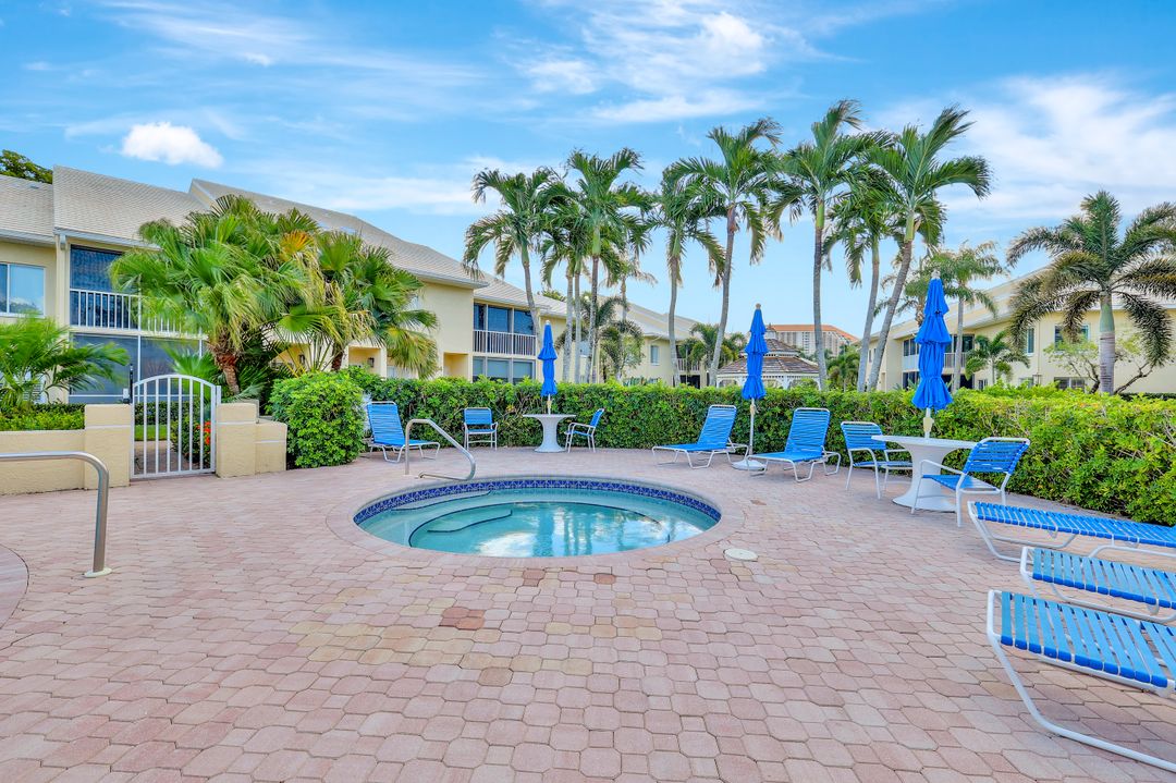 5801 Glencove Dr #502, Naples, FL 34108