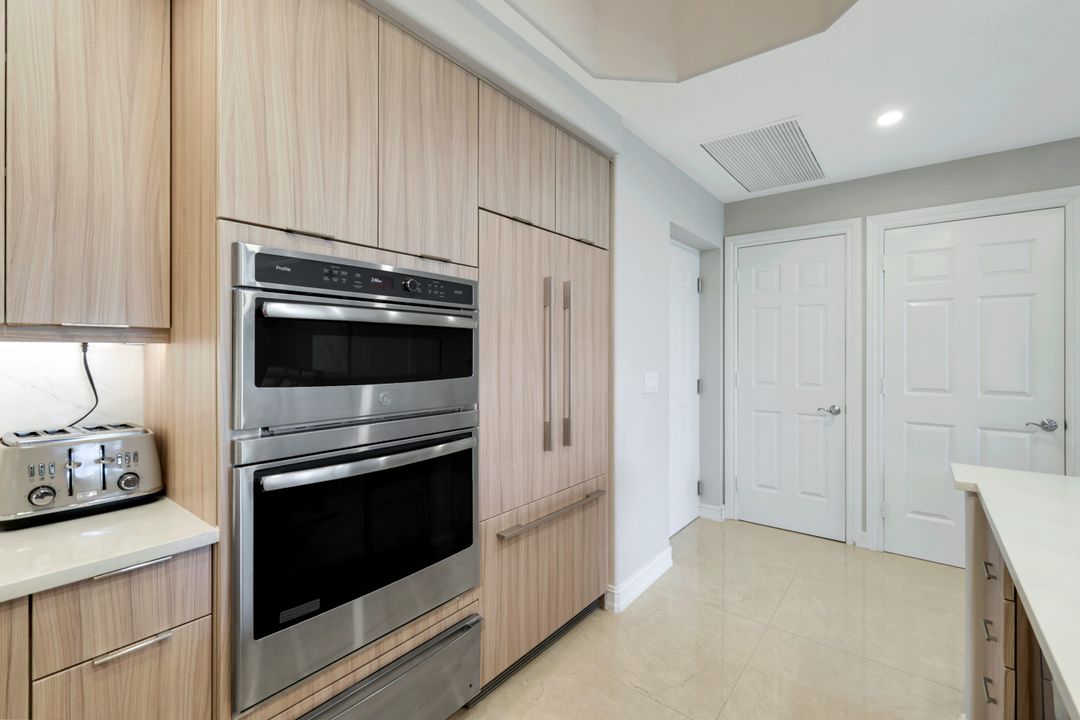 2728 Tiburon Blvd E #403, Naples, FL 34109