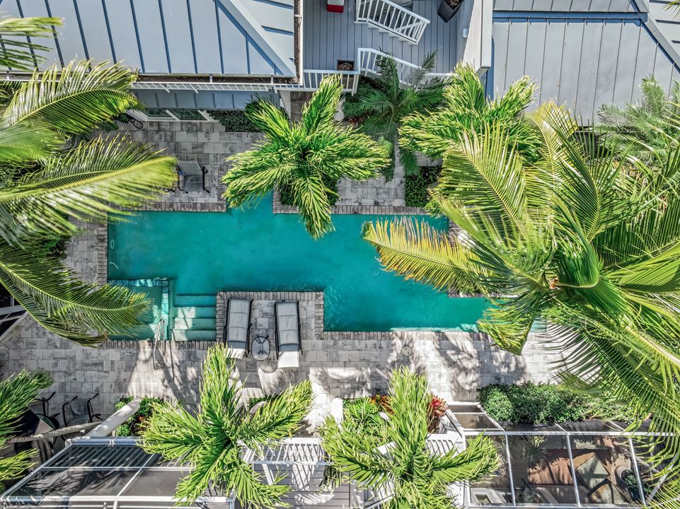 359 2nd St S, Naples, FL 34102