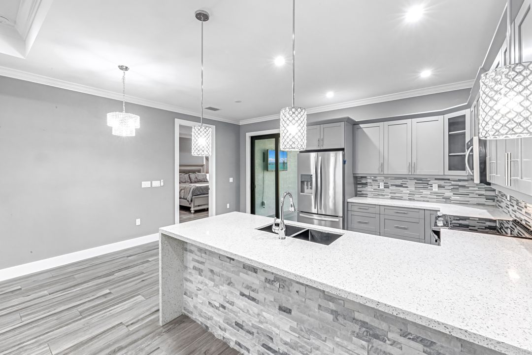 141 20th Ave NW, Naples, FL 34120