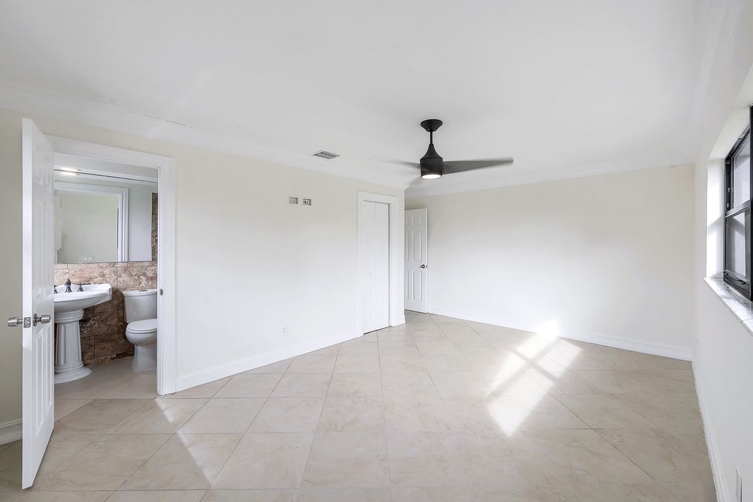 2270 42nd St SW, Naples, FL 34116