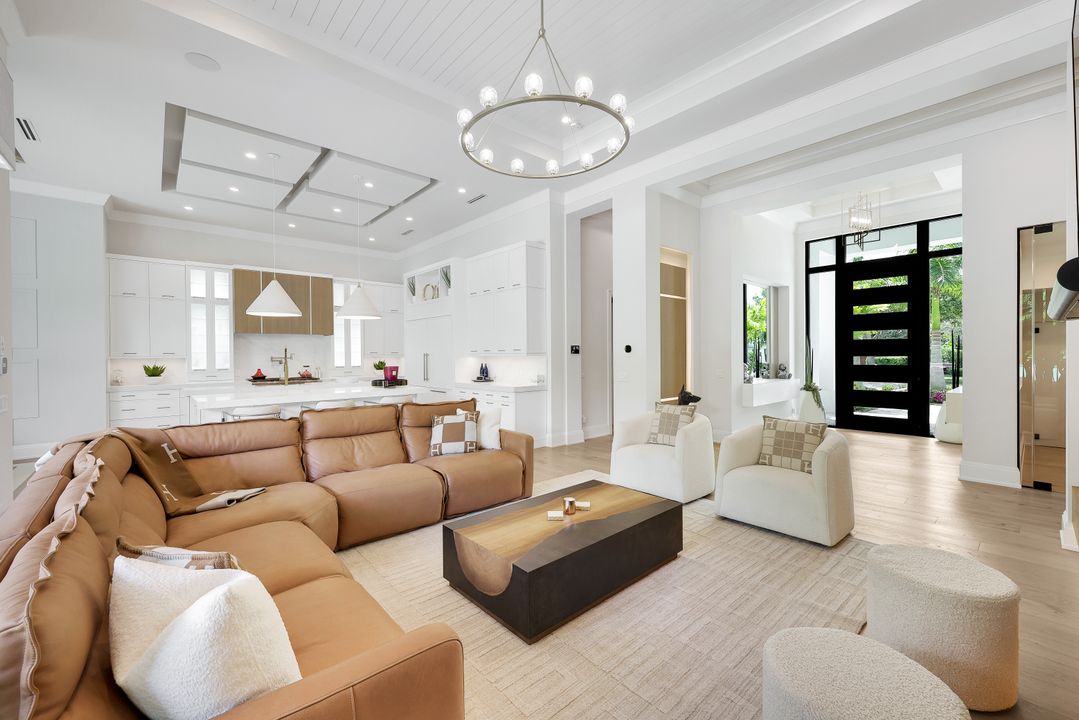 767 Park Shore Dr, Naples, FL 34103