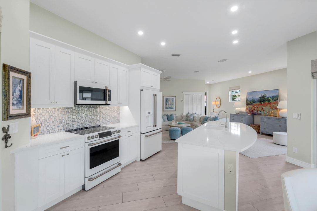 9172 Las Maderas Dr, Bonita Springs, FL 34135