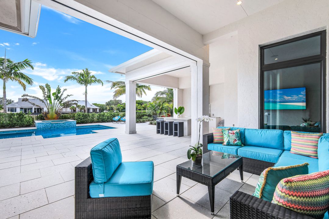 16724 Enclave Cir, Naples, FL 34110