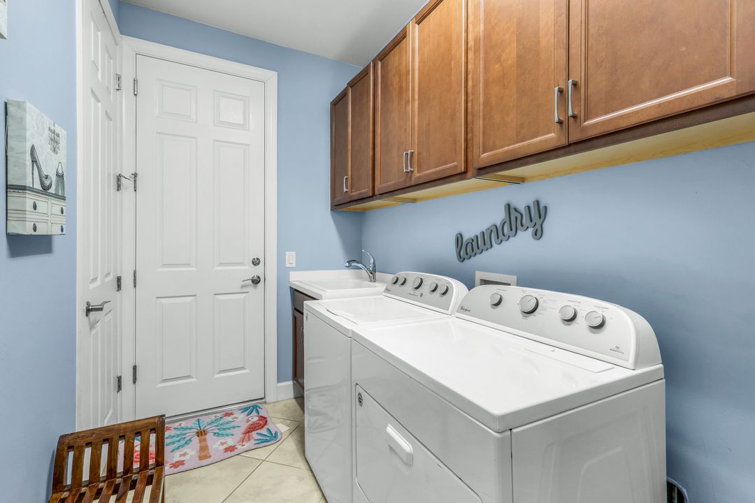 7659 Jacaranda Ln, Naples, FL 34114