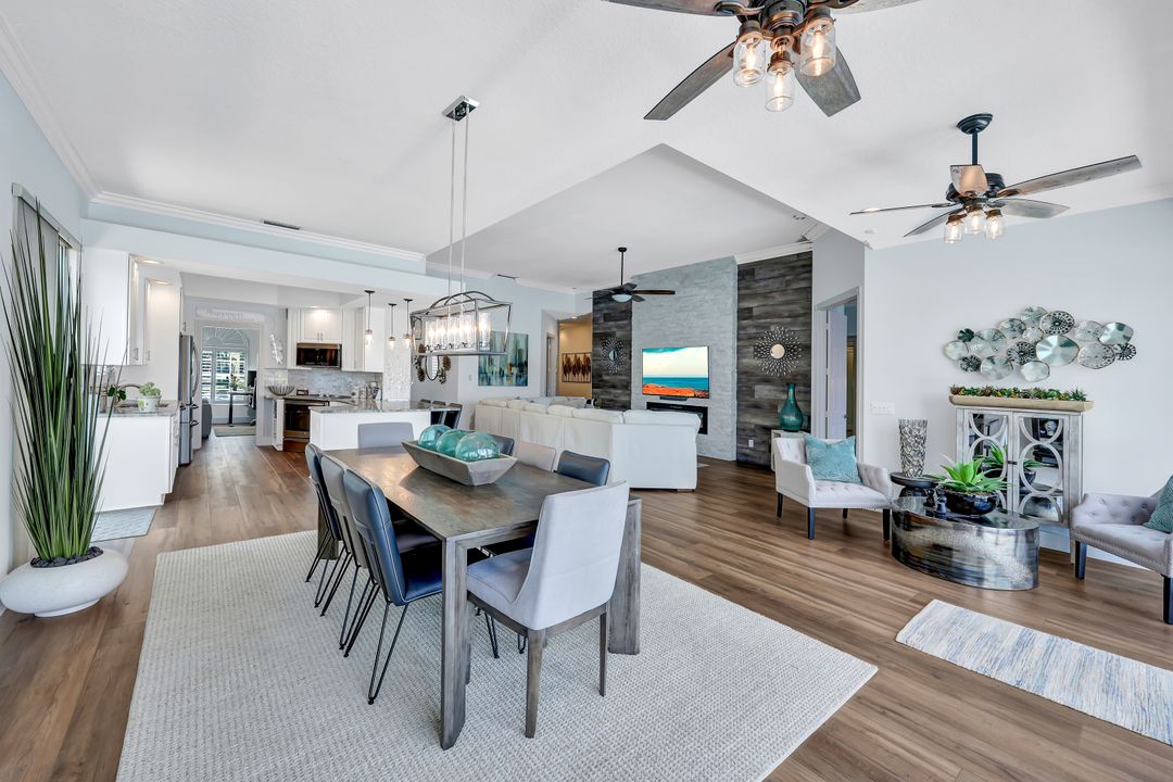 5441 Freeport Ln, Naples, FL 34119