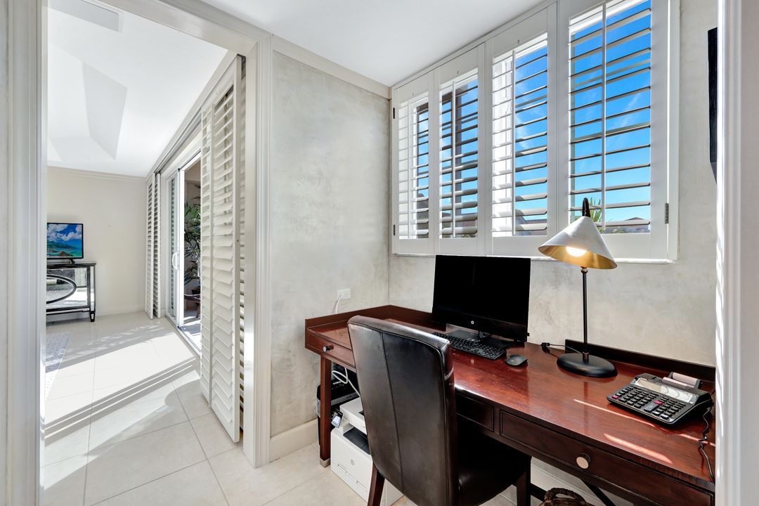 1006 5th St S, Naples, FL 34102
