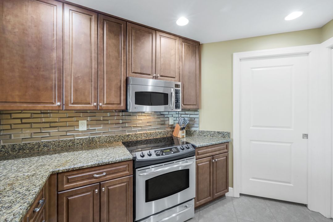 5793 Cape Harbour Dr #615, Cape Coral, FL 33914