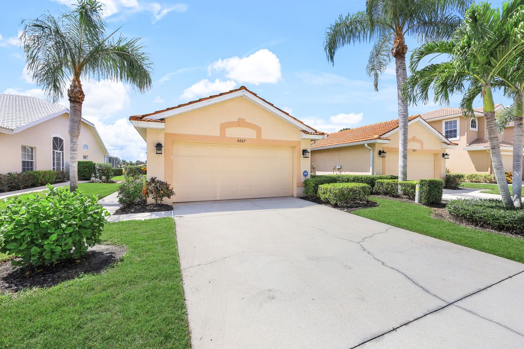 6667 Castlelawn Pl #19, Naples, FL 34113