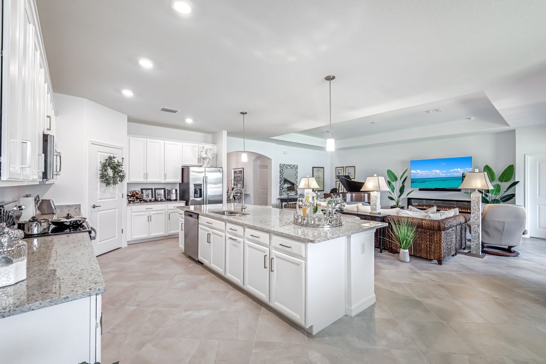 3272 Altimira Dr, Fort Myers, FL 33905