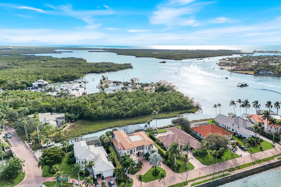 1450 Gulfstar Dr S, Naples, FL 34112