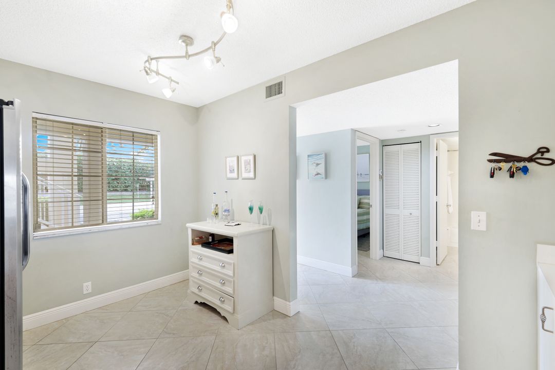 7818 Emerald Cir #103, Naples, FL 34109