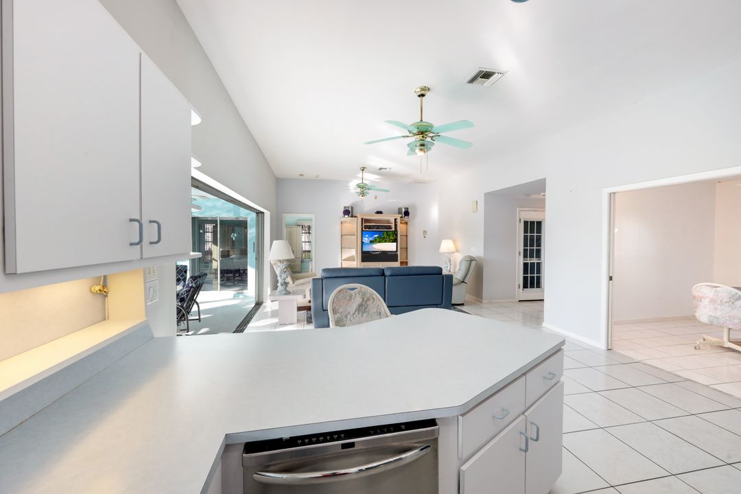 3034 SE 10th Pl, Cape Coral, FL 33904