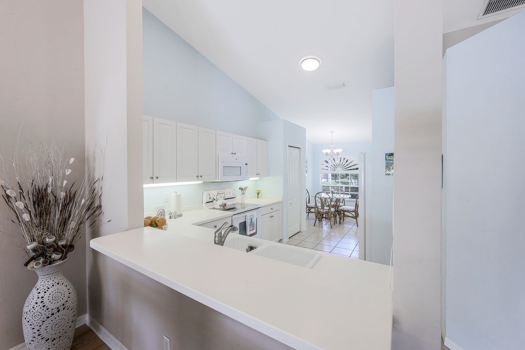 6667 Castlelawn Pl #19, Naples, FL 34113