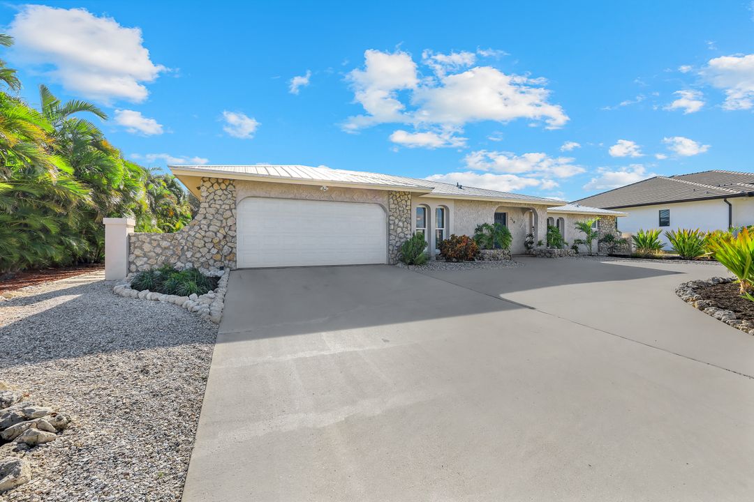 318 Grapewood Ct, Marco Island, FL 34145