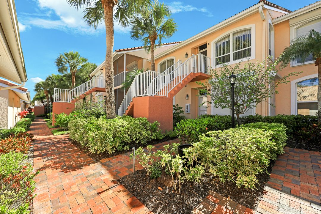 1972 Cascades Dr #4, Naples, FL 34112