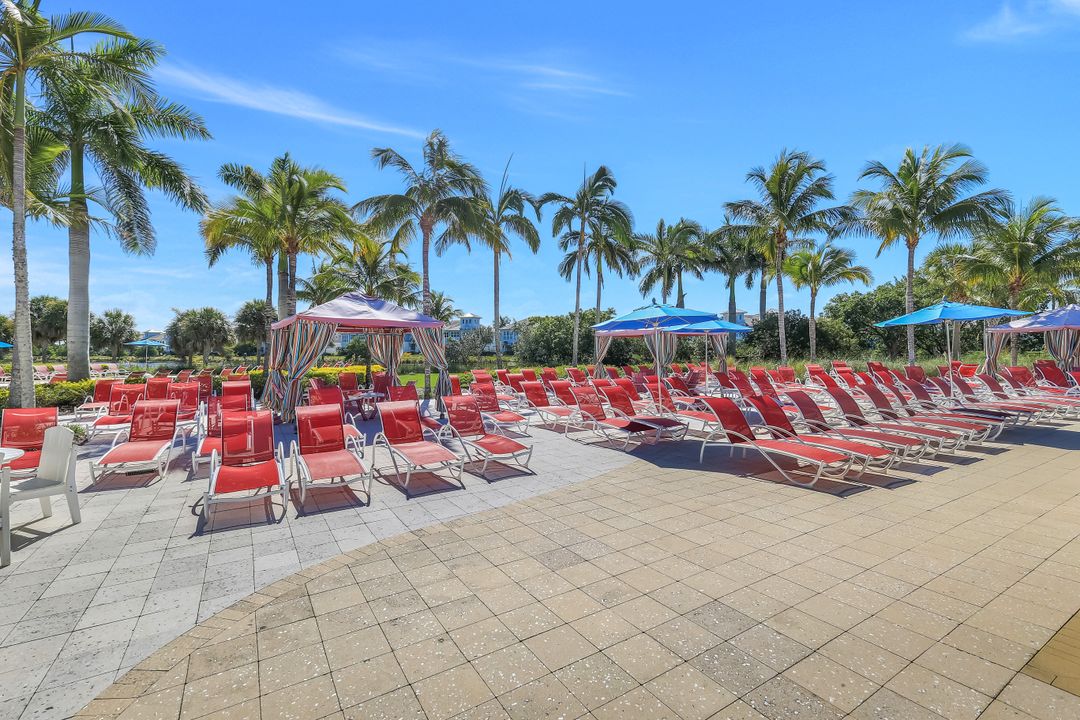8825 Yucatan Ct, Naples, FL 34112
