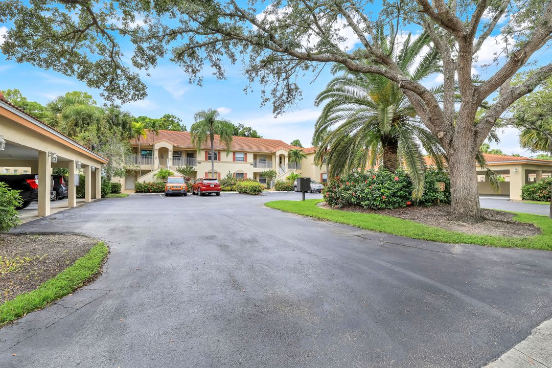 6635 Huntington Lakes Cir #202, Naples, FL 34119