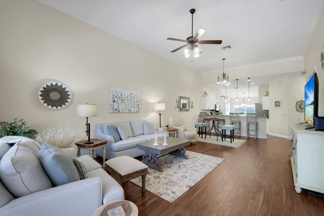 5887 Northridge Dr N, Naples, FL 34110