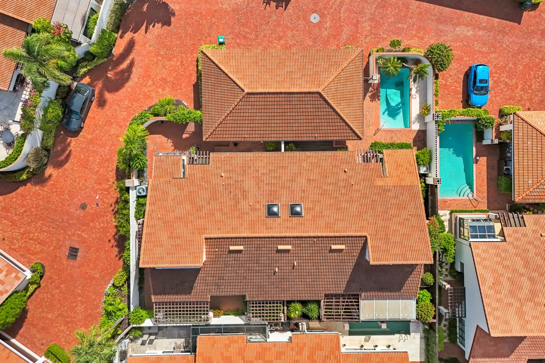 529 Bay Villas Ln, Naples, FL 34108