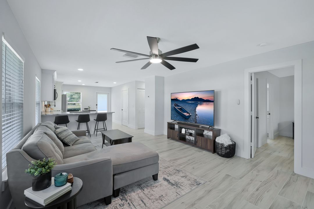 2710 Arbutus St, Naples, FL 34112