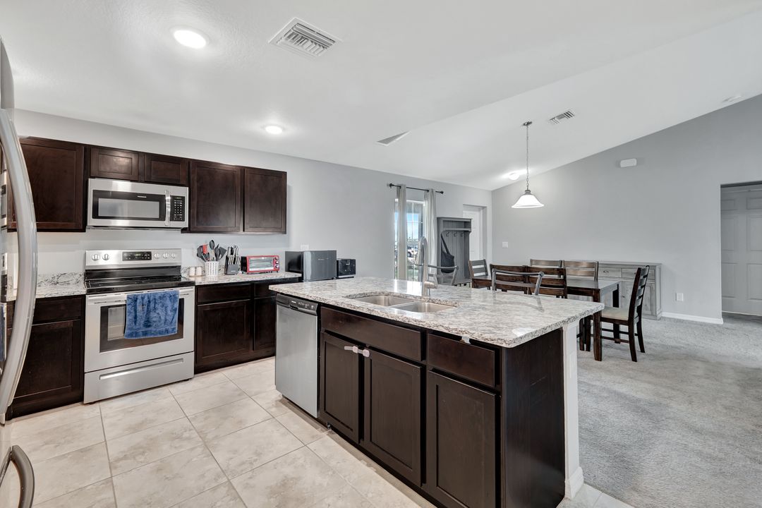 2612 NE 5th Ave, Cape Coral, FL 33909