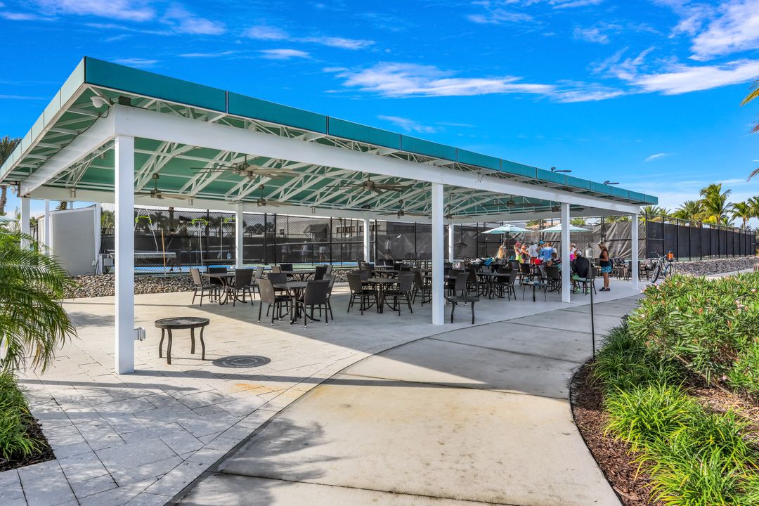 8950 Weathered Stone Dr, Naples, FL 34120