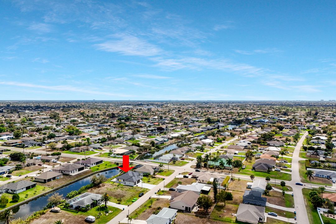 909 SW 11th Ct, Cape Coral, FL 33991