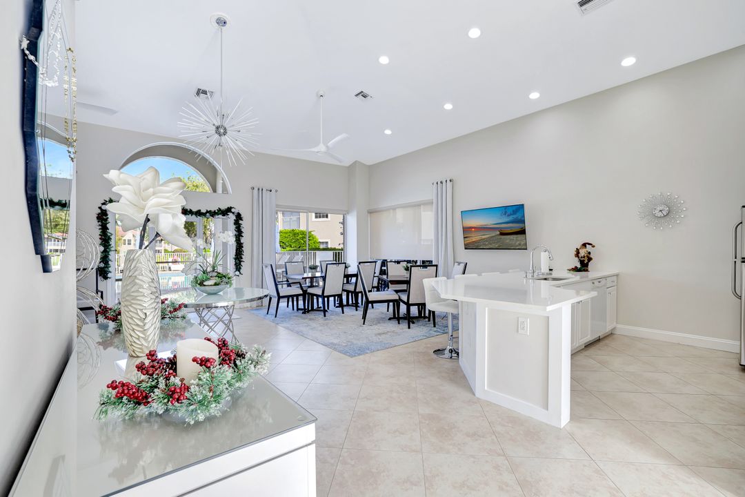 6200 Reserve Cir #404, Naples, FL 34119