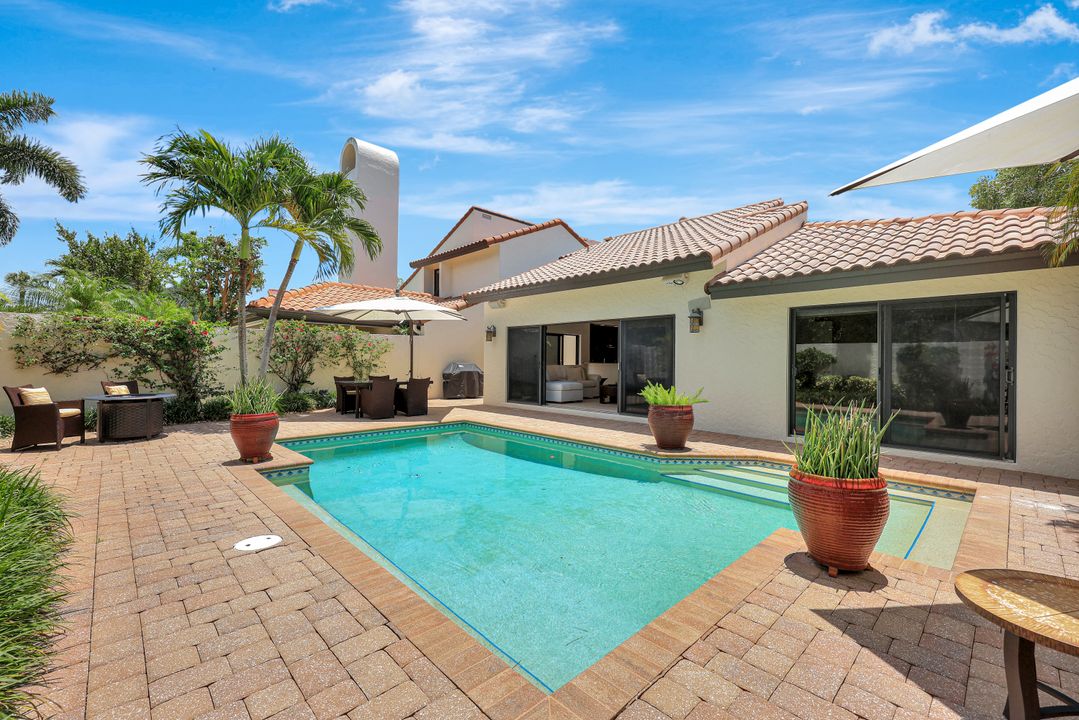 6 Las Brisas Way, Naples, FL 34108