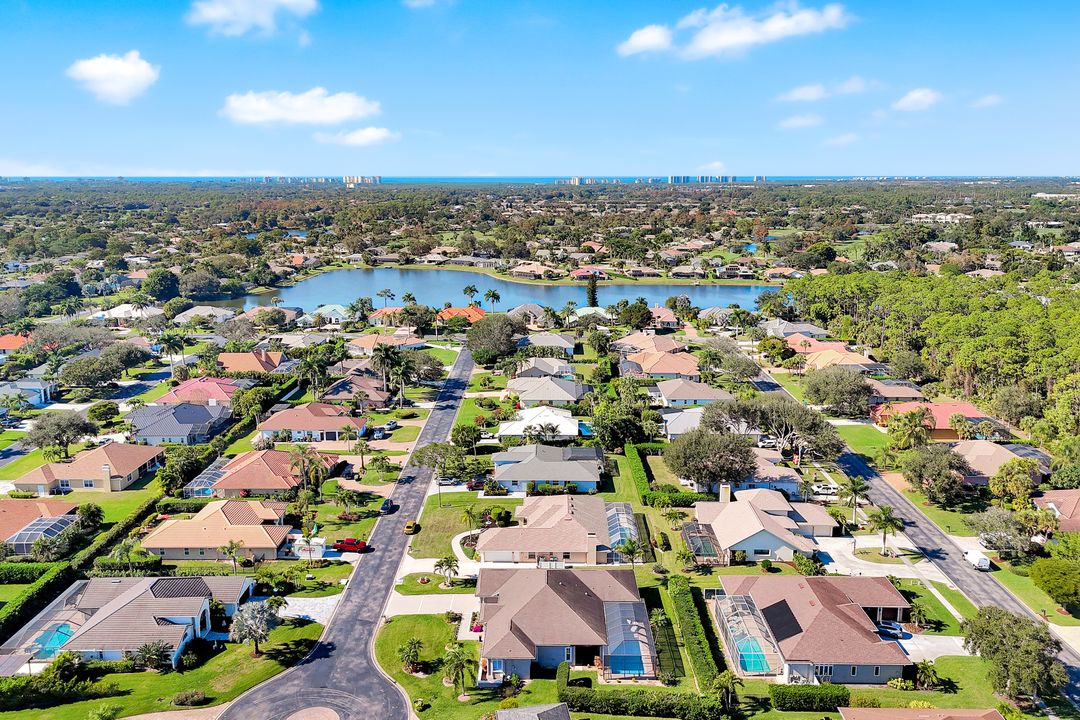 2035 Castle Garden Ln, Naples, FL 34110