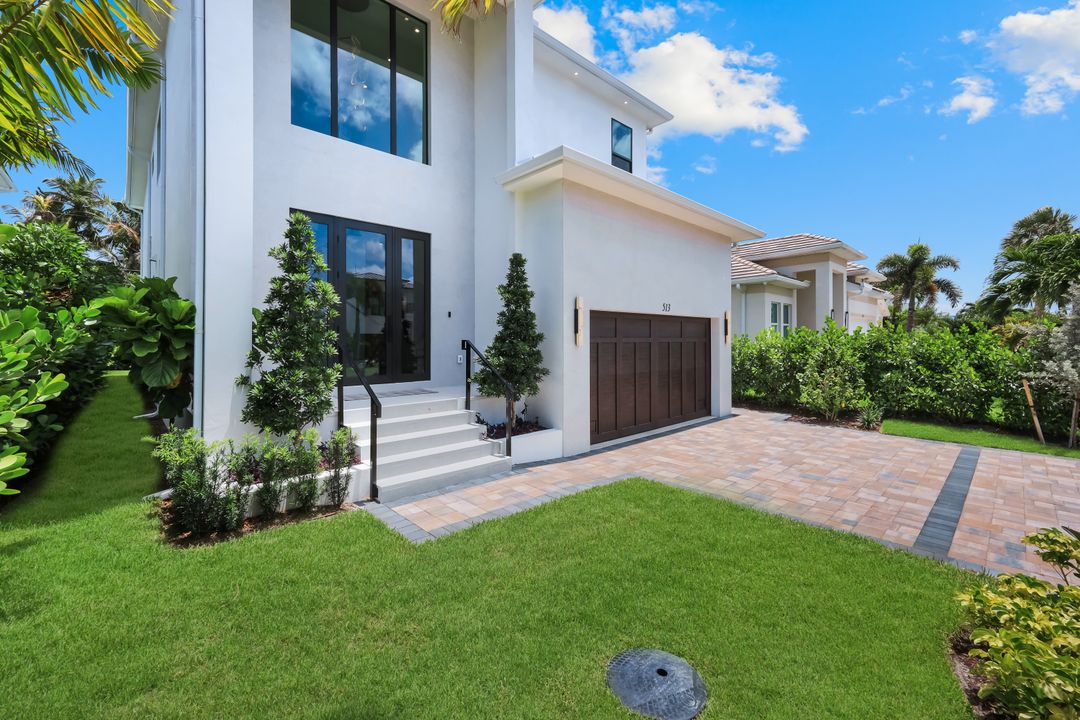513 92nd Ave N, Naples, FL 34108