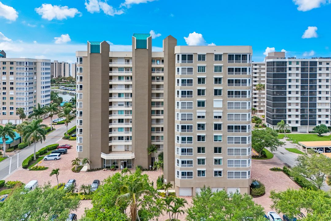 21 Bluebill Ave  #905, Naples, FL 34108