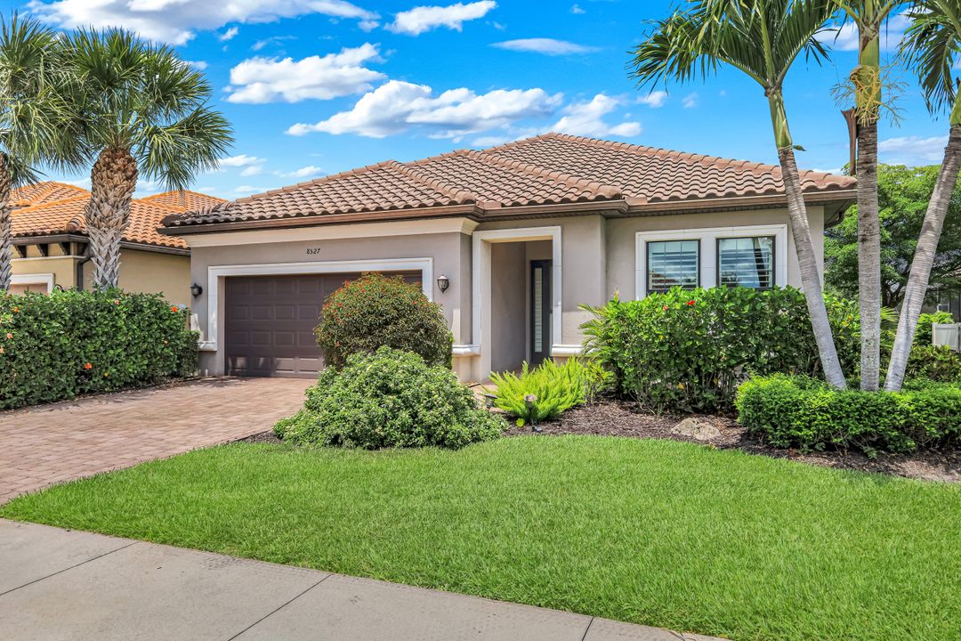 8527 Palacio Terrace N, Naples, FL 34114