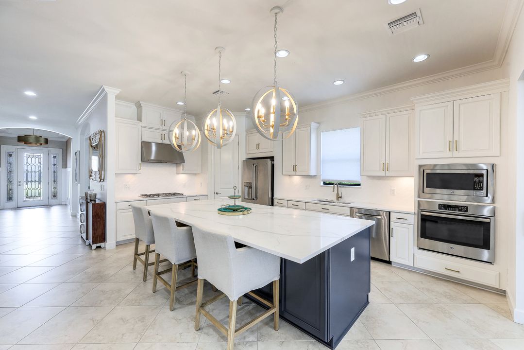 9147 Trivoli Ter, Naples, FL 34119