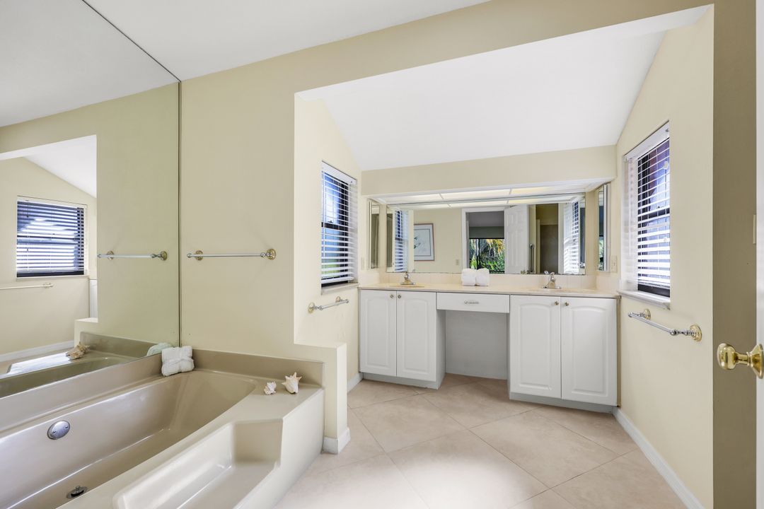 2383 Mayfield Ct, Naples, FL 34105