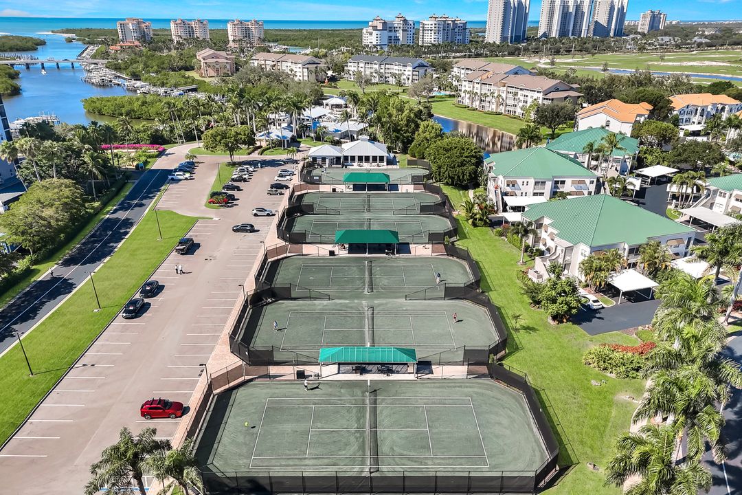 425 Cove Tower Dr #403, Naples, FL 34110