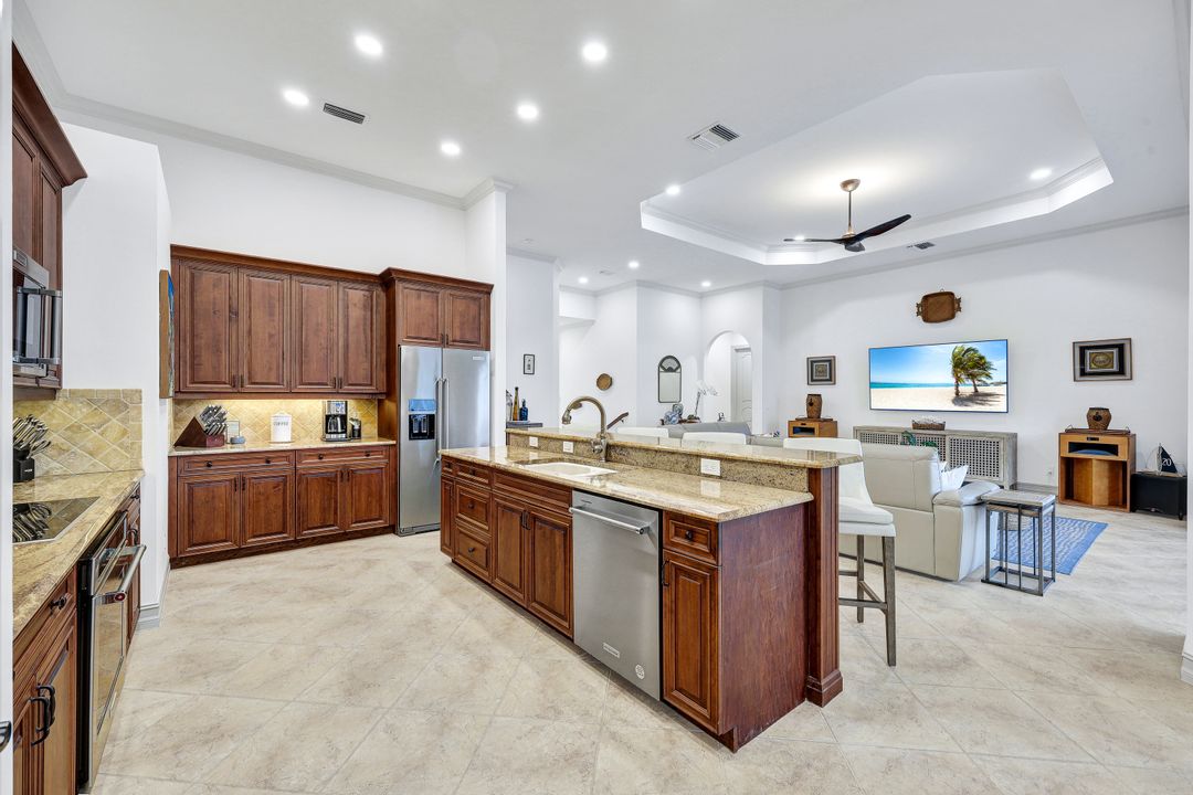 350 Gumbo Limbo Ln, Marco Island, FL 34145