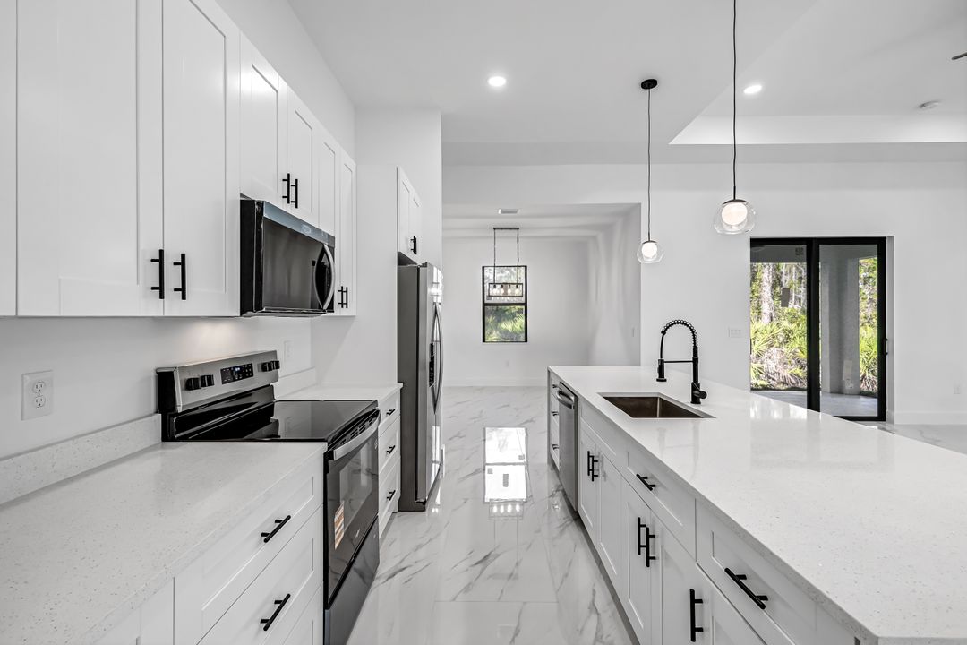 2113 Grayson Ave, Alva, FL 33920