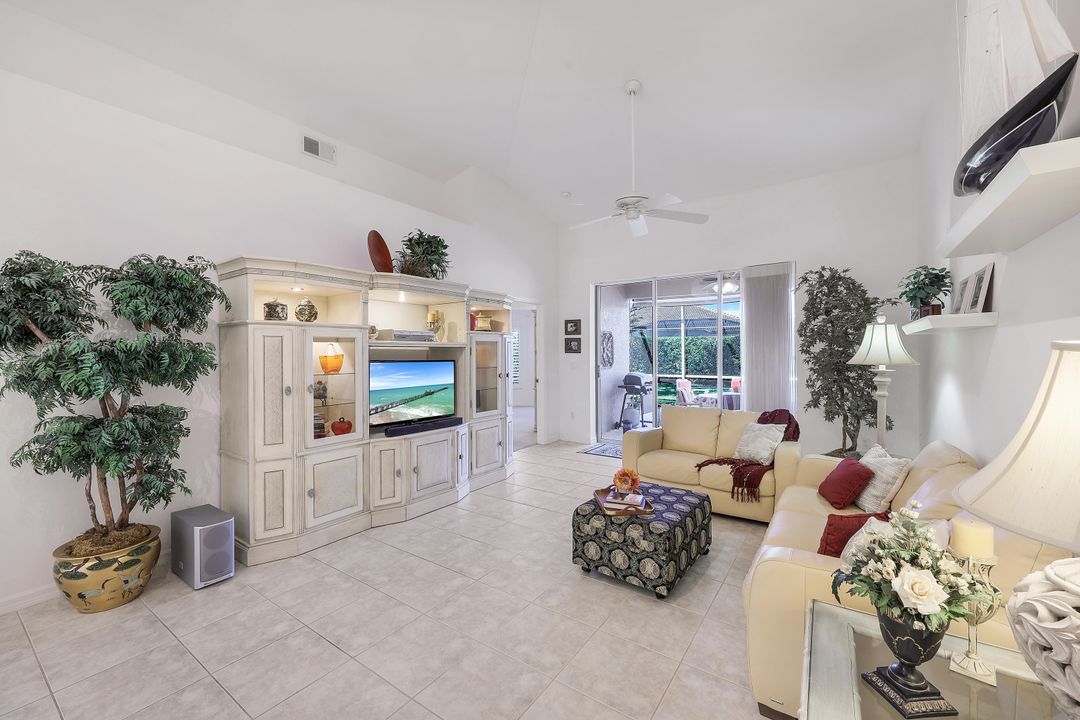 6721 Calumet Dr, Naples, FL 34113