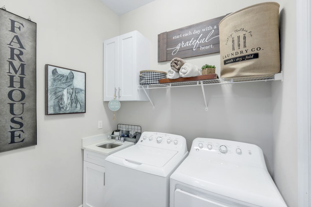 1960 Moulder Dr, Naples, FL 34120