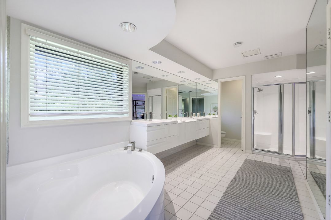 2209 Noble Ct, Naples, FL 34110